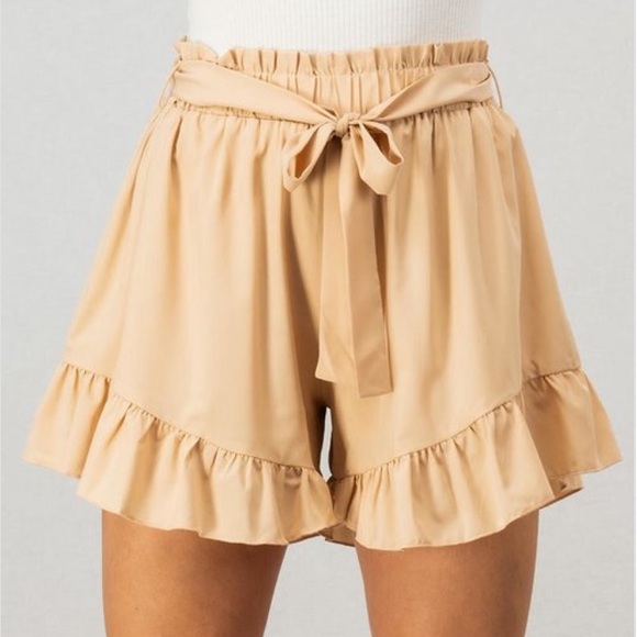 ✨RUFFLED HEM RIBBON BELT SHORTS✨ - Picture 2 of 5